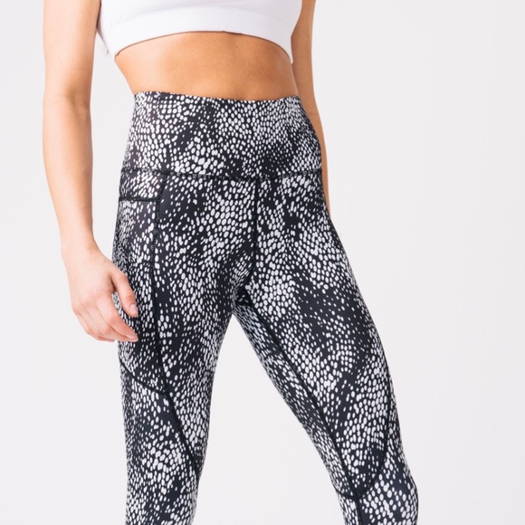 Zyia black viper pocket LNT high rise leggings - Picture 2 of 7